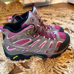 Merrell Moab 2 High Top Vibram waterproof Boulder/Blush Hiking Boot / NEVER WORN